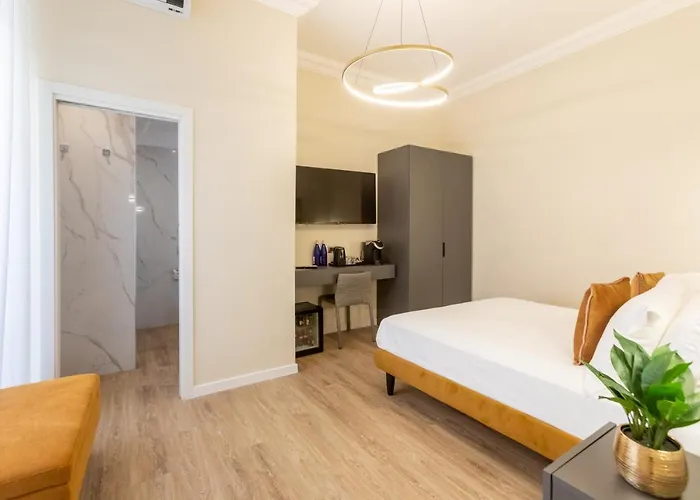 Elegantia Luxury Gasthuis 4*