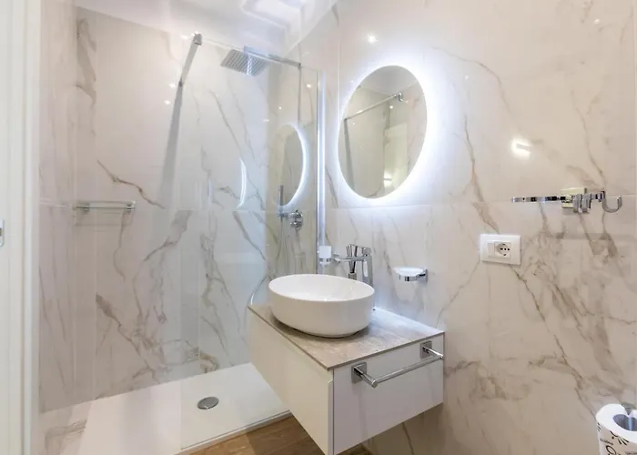 Elegantia Luxury Gasthuis 4*